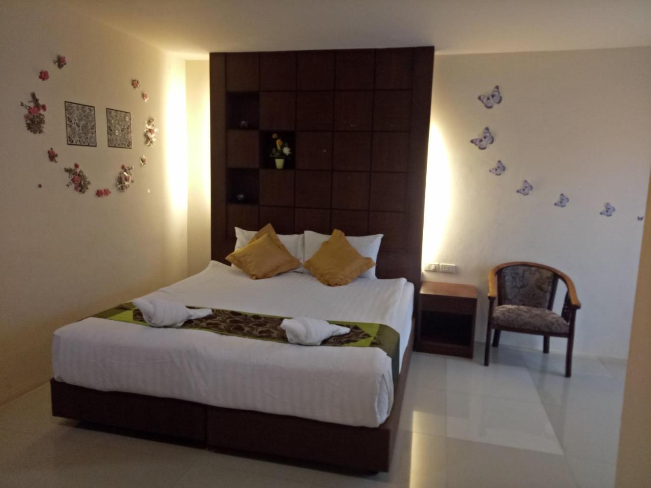 7 Sky Residency Hotel Patong Exterior photo
